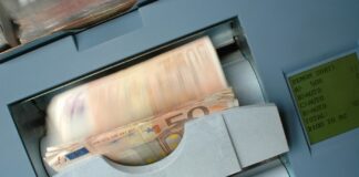 Výplata v eurech na český účet: Směna, poplatky a délka převodu výplata v eurech na český účet